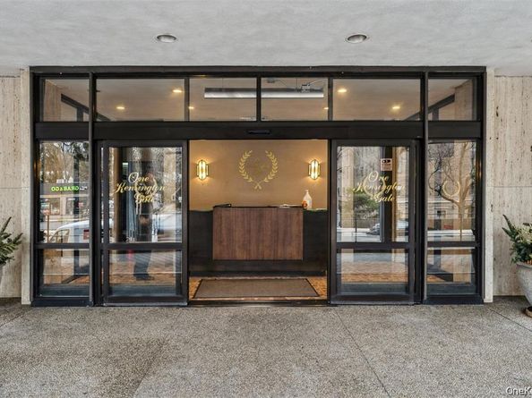 1 Kensington Gate 118, Great Neck NY 11021