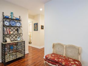 1 Kensington Gate 118, Great Neck NY 11021