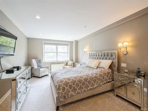 1 Kensington Gate 118, Great Neck NY 11021