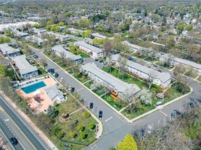 86 Cardinal Lane 2A, Islip NY 11751