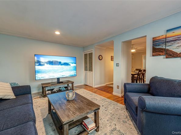 86 Cardinal Lane 2A, Islip NY 11751