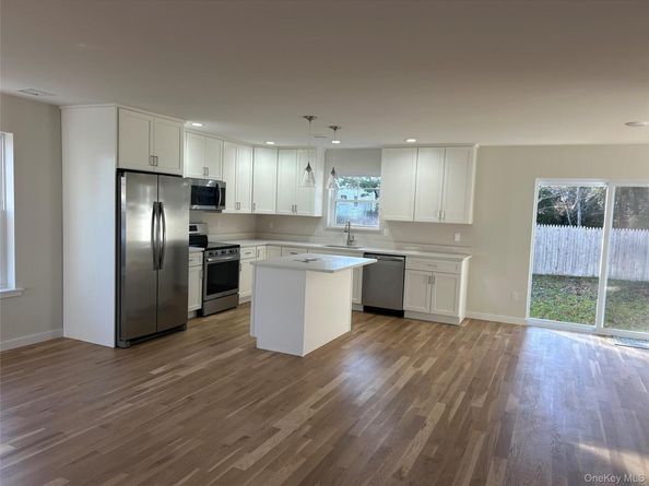 20 10th Street, Ronkonkoma NY 11779