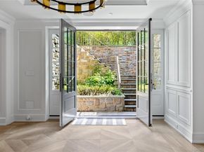 22 Terrace Court, Old Westbury NY 11568