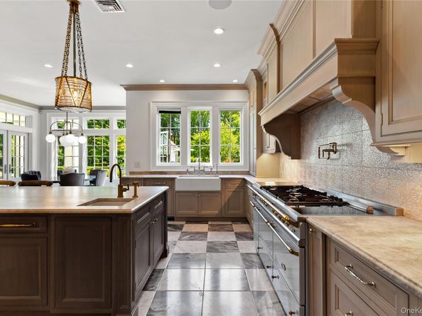 22 Terrace Court, Old Westbury NY 11568