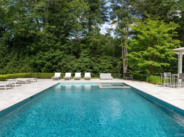 22 Terrace Court, Old Westbury NY 11568