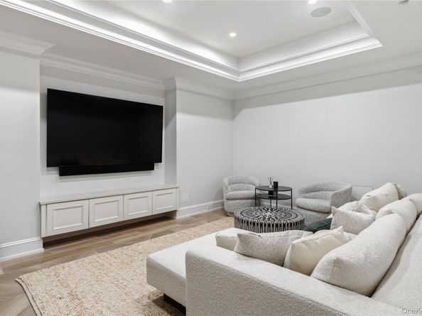 22 Terrace Court, Old Westbury NY 11568