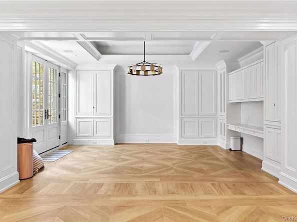 22 Terrace Court, Old Westbury NY 11568