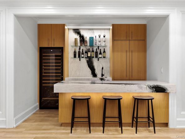 22 Terrace Court, Old Westbury NY 11568