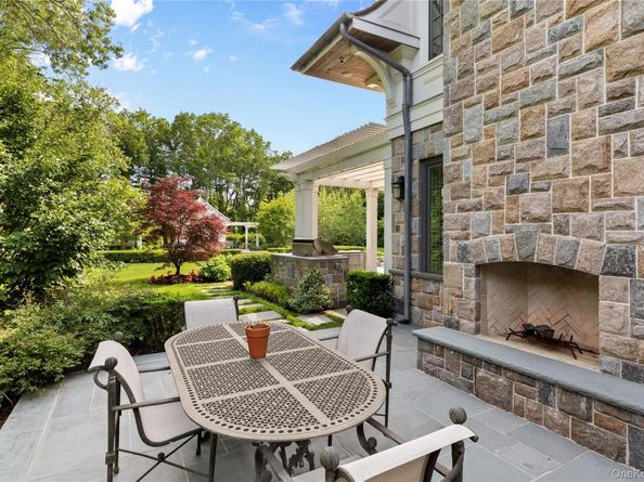 22 Terrace Court, Old Westbury NY 11568