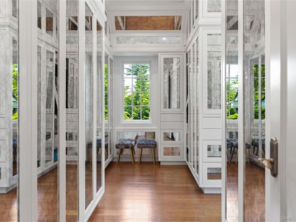 22 Terrace Court, Old Westbury NY 11568