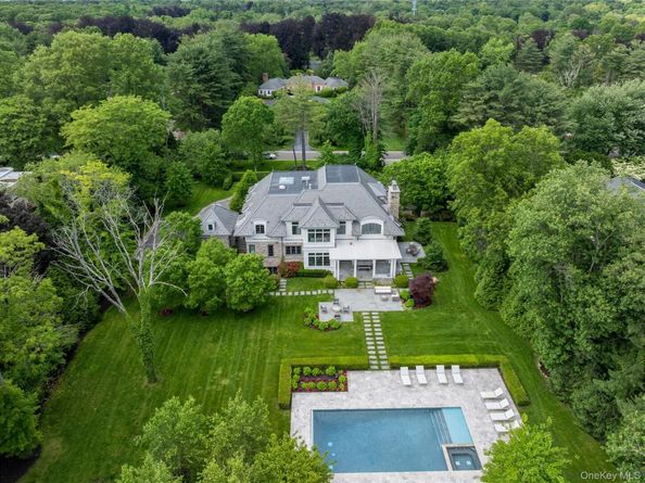 22 Terrace Court, Old Westbury NY 11568