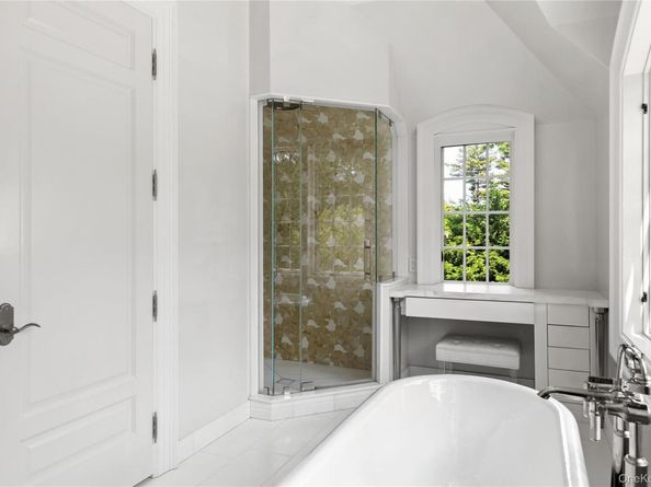 22 Terrace Court, Old Westbury NY 11568