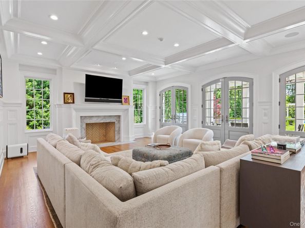 22 Terrace Court, Old Westbury NY 11568