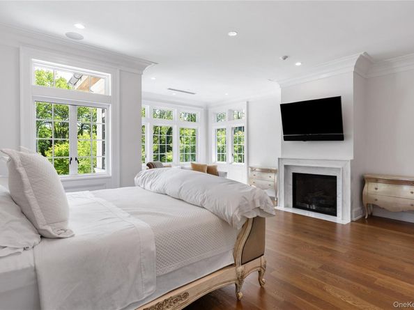 22 Terrace Court, Old Westbury NY 11568