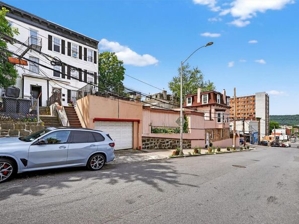 58 Herriot Street, Yonkers NY 10701