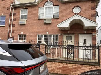 13-58 Pinson Street