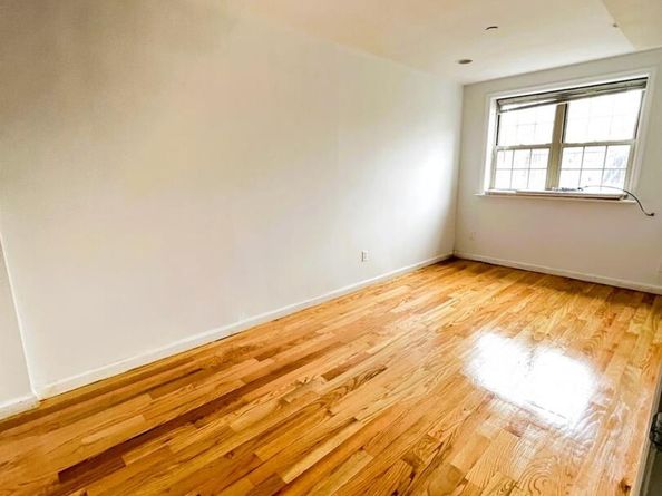 104-27 38 Avenue 1B, Corona NY 11368