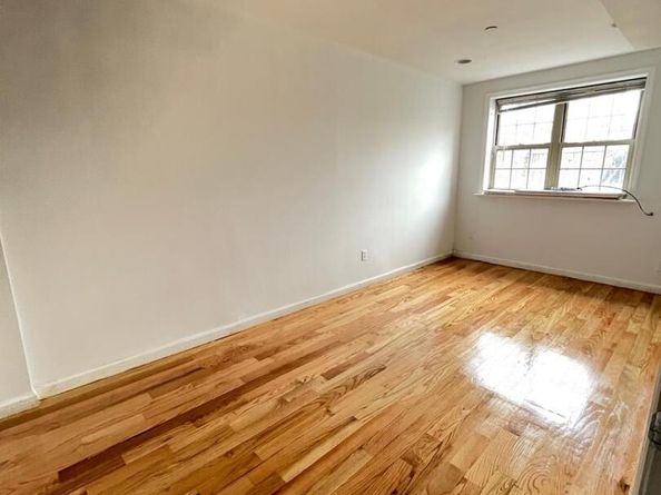 104-27 38 Avenue 1B, Corona NY 11368