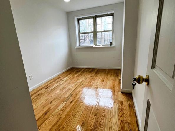 104-27 38 Avenue 1B, Corona NY 11368