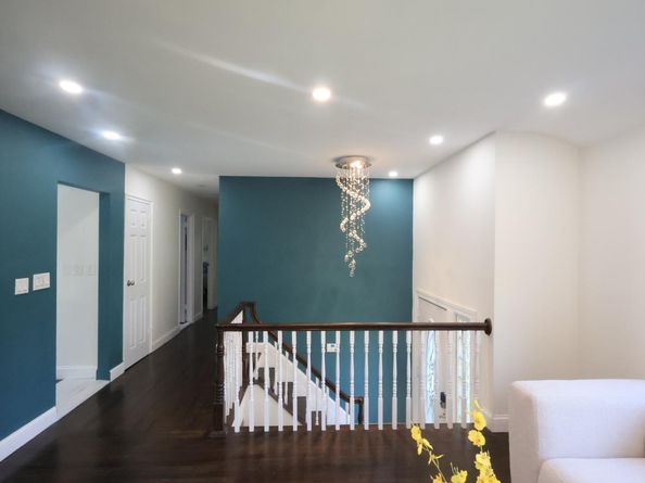 18 Park Drive E, Syosset NY 11791