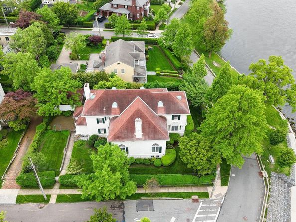 10-08 Shore Road, Douglaston NY 11363