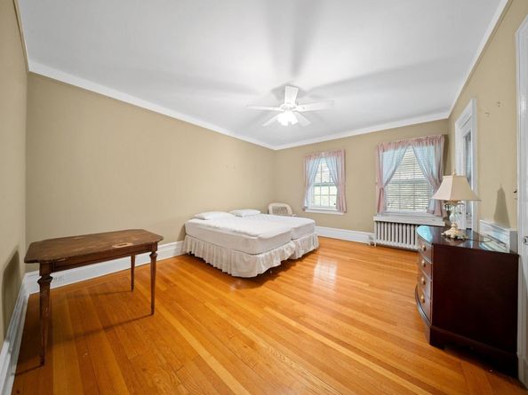 10-08 Shore Road, Douglaston NY 11363
