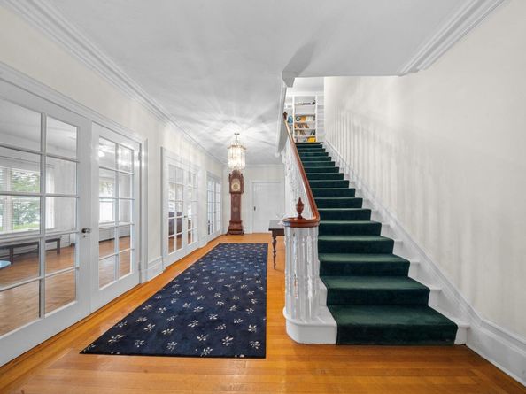 10-08 Shore Road, Douglaston NY 11363