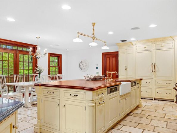 60 Reid Avenue, Port Washington NY 11050