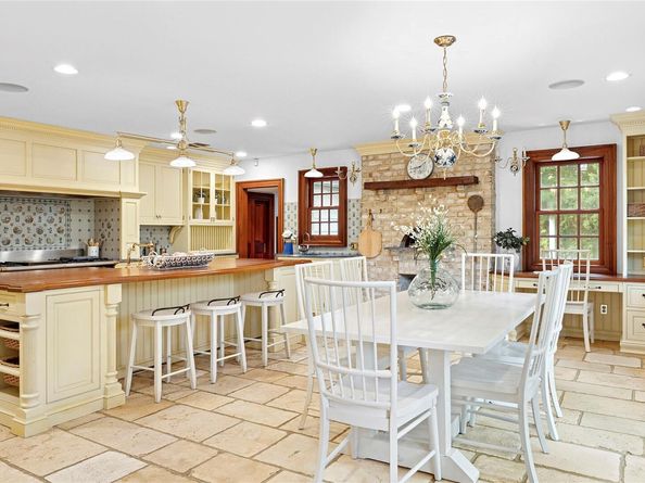 60 Reid Avenue, Port Washington NY 11050