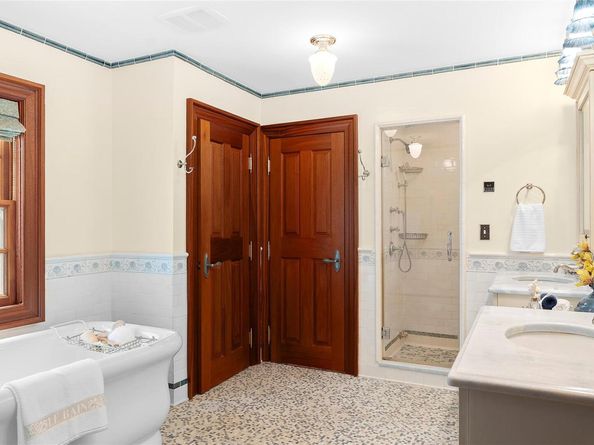 60 Reid Avenue, Port Washington NY 11050