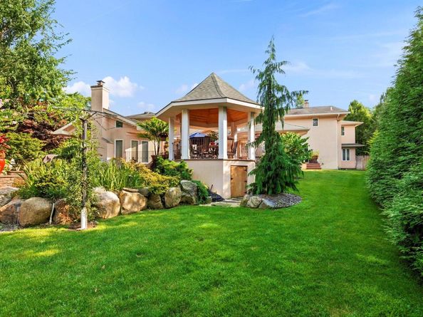 5 Glen Hill Court, Dix Hills NY 11746