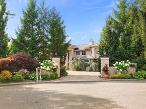 5 Glen Hill Court, Dix Hills NY 11746