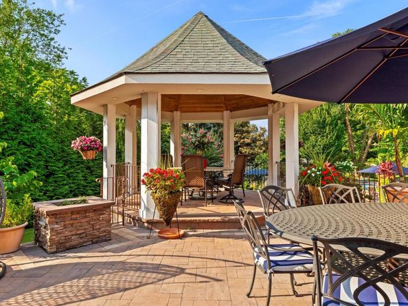 5 Glen Hill Court, Dix Hills NY 11746