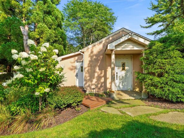 5 Glen Hill Court, Dix Hills NY 11746