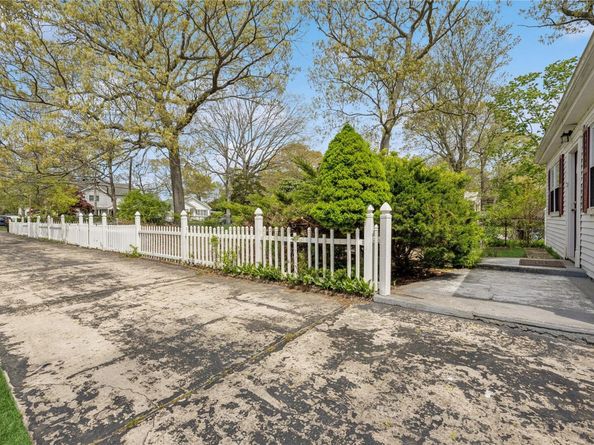 54 Oakdale Avenue, Selden NY 11784