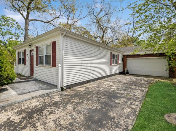 54 Oakdale Avenue, Selden NY 11784