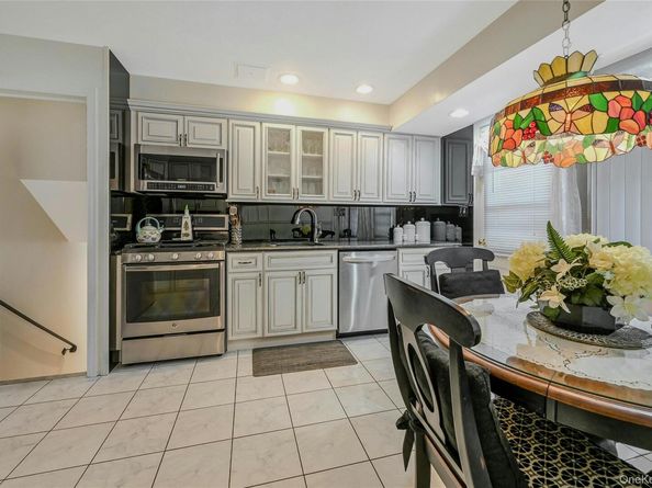 2 Goldfield Street, Melville NY 11747