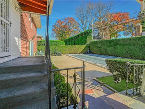 2 Goldfield Street, Melville NY 11747