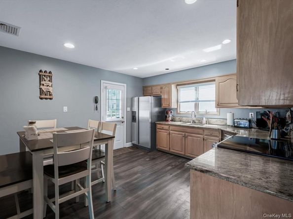 4298 Express Drive N, Ronkonkoma NY 11779