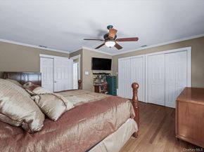 4298 Express Drive N, Ronkonkoma NY 11779