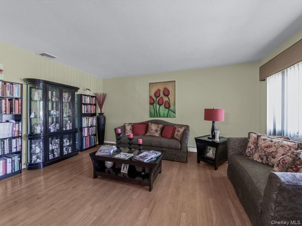4298 Express Drive N, Ronkonkoma NY 11779