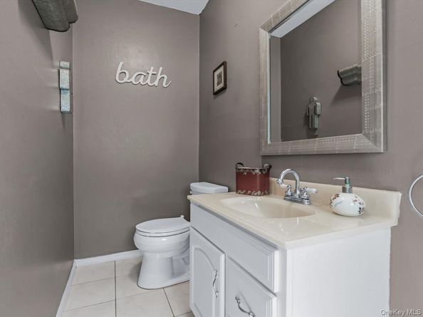 4298 Express Drive N, Ronkonkoma NY 11779