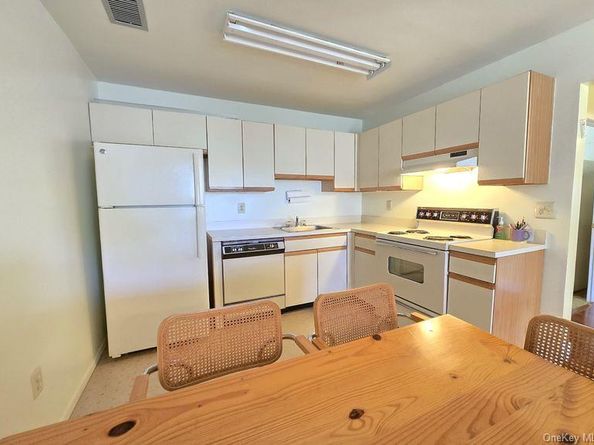 729 Hilltop Court 729, Coram NY 11727