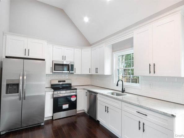 568 S Granny Road, Medford NY 11763