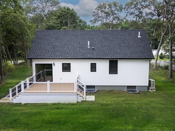 568 S Granny Road, Medford NY 11763