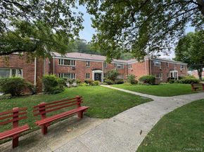 41 Lawrence Drive B, White Plains NY 10603