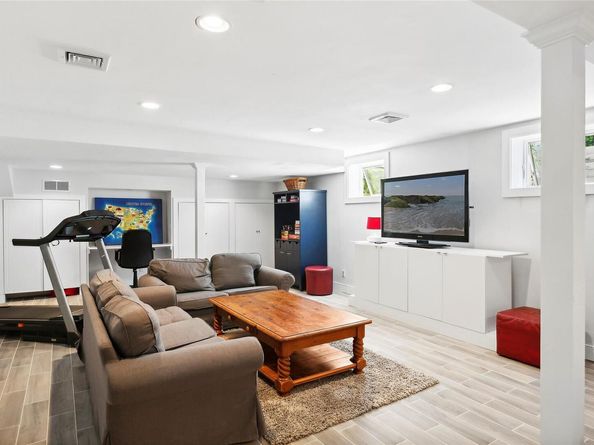 4 Barclay Court, East Hampton NY 11937