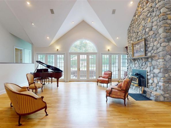124 Montauk Highway, Westhampton NY 11977