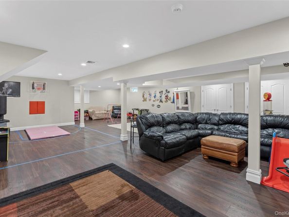 6 Fox Hunt Court, Huntington NY 11743