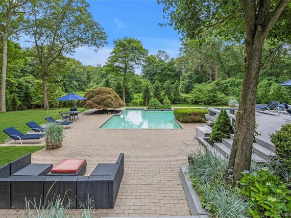 6 Fox Hunt Court, Huntington NY 11743